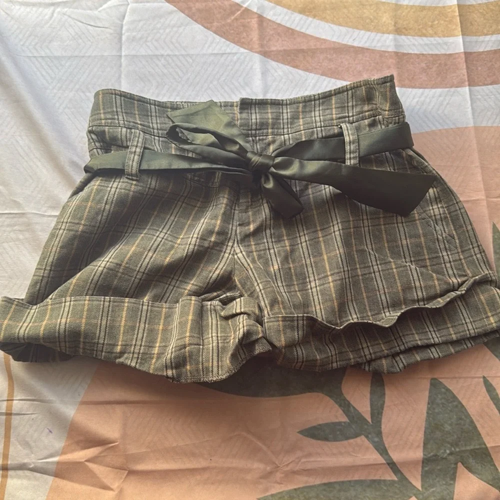 Gianni Bini Green Plaid Belted Shorts - Picture 2 of 7